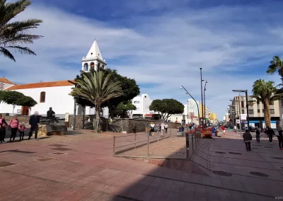 Puerto del Rosario - Fußgängerzone und Kirche