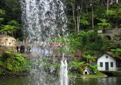 Funchal - Tropischer Garten Monte Palace - Wasserfall