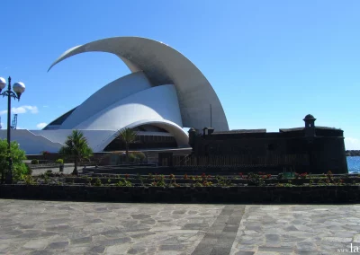 Santa Cruz de Tenerife - Auditorium mit schwarzer Burg