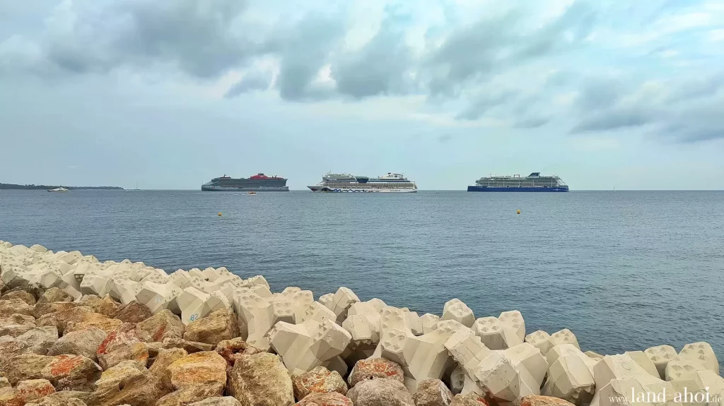 Cannes - Kreuzfahrthafen - auf Reede Cannes - Kreuzfahrthafen - Reede