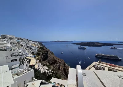 Fira mit Kreuzfahrtschiffen