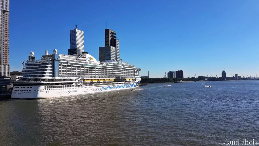 Rotterdam - Kreuzfahrthafen - Liegeplatz